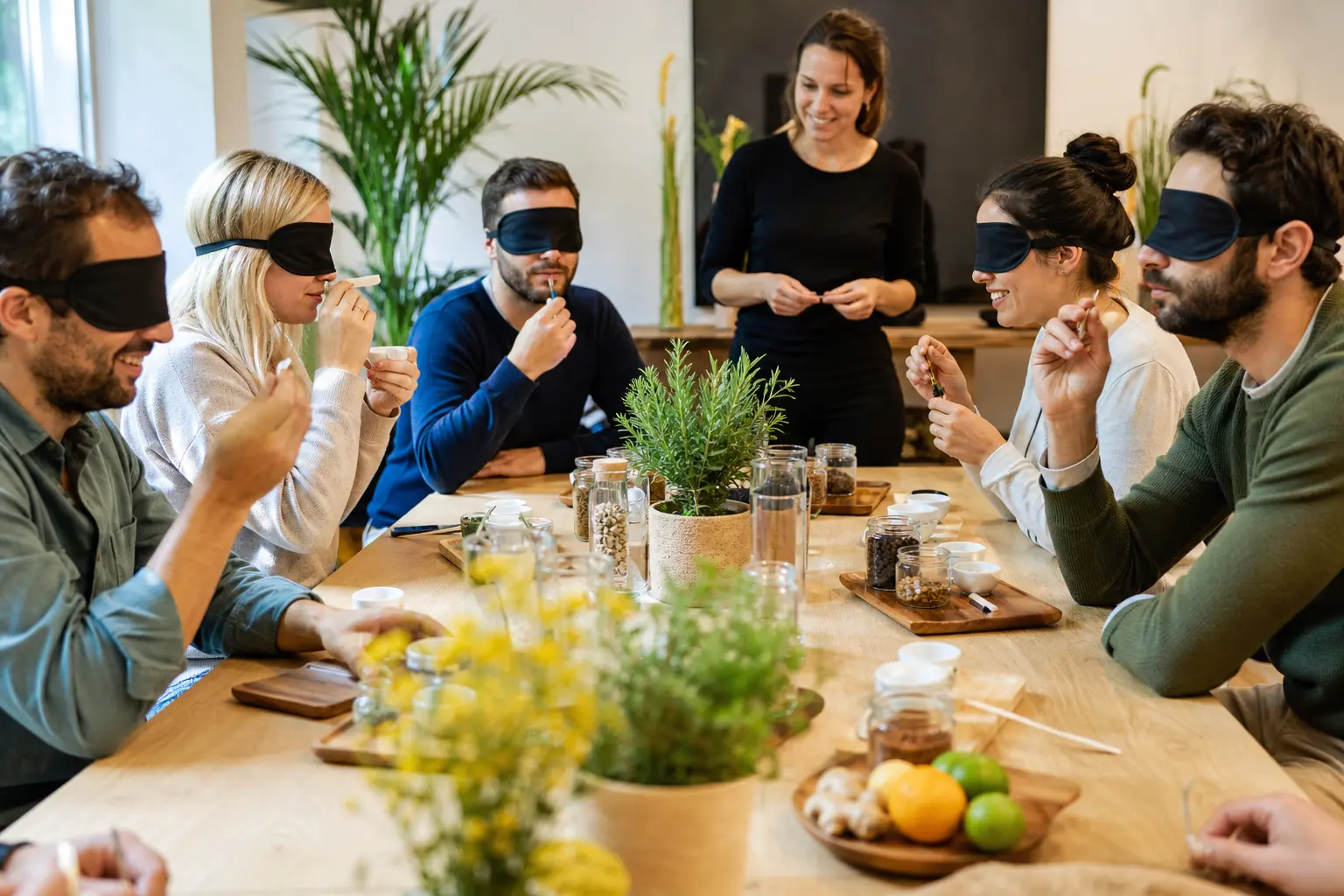 Team building sensoriel : dégustation à l&rsquo;aveugle, odeurs, sons… quand les 5 sens soudent une équipe